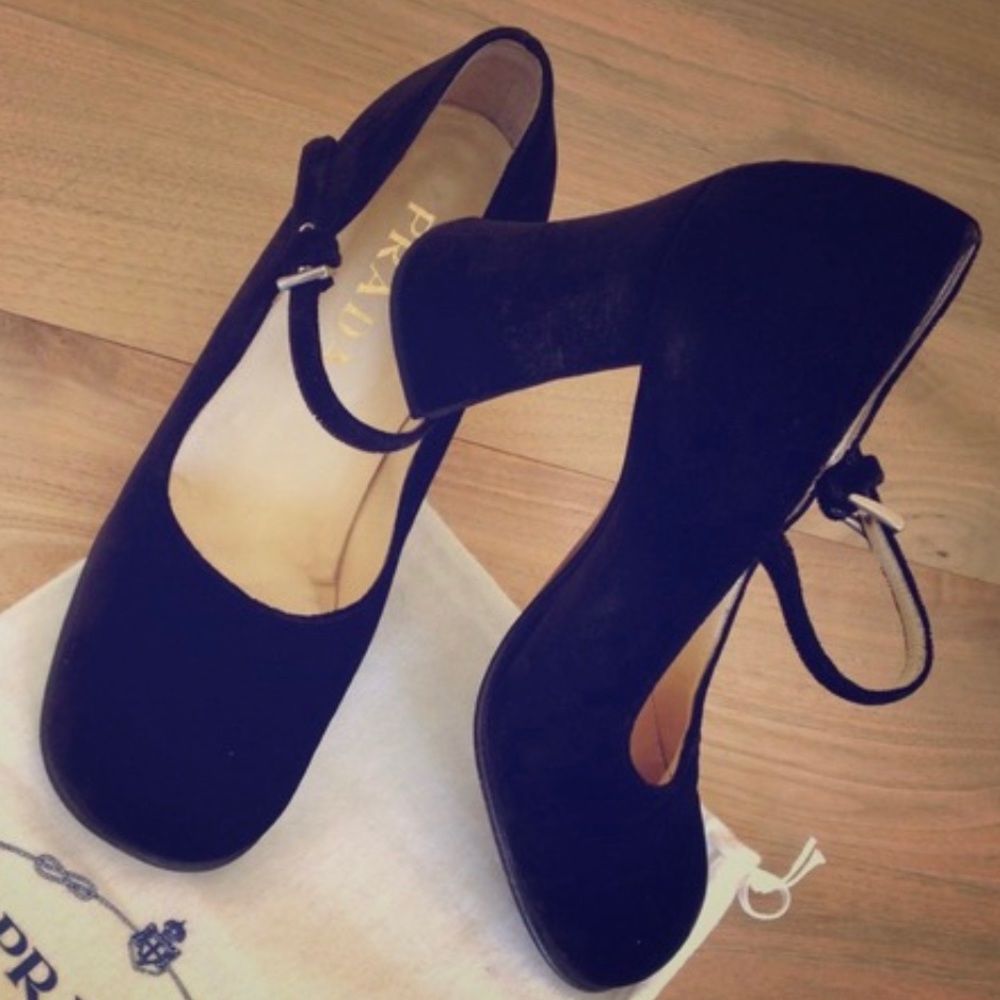 Prada size 39 chocolate brown velvet 3” heels